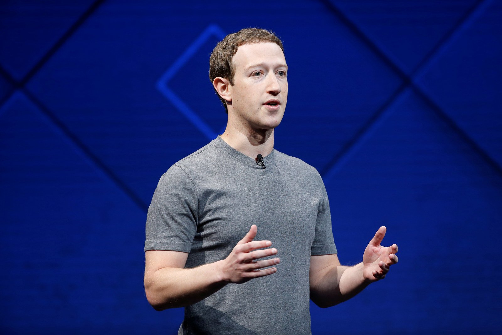 Аккаунты, предположительно связанные с Россией, приобретали рекламу в Facebook во время выборов в США