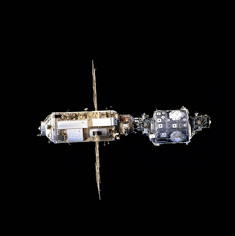 МКС: начало. Российский модуль «Заря» (слева) и американский «Юнити».|| Фото: NASA