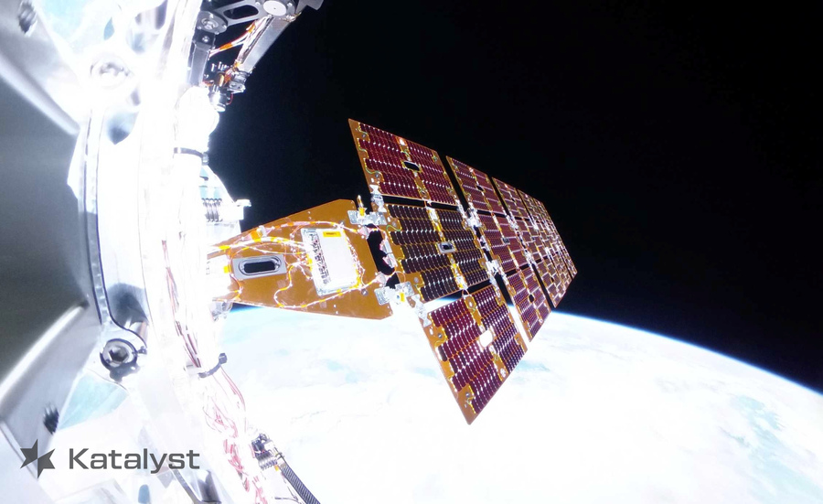 Katalyst Space Technologies LINK spacecraft solar arrays